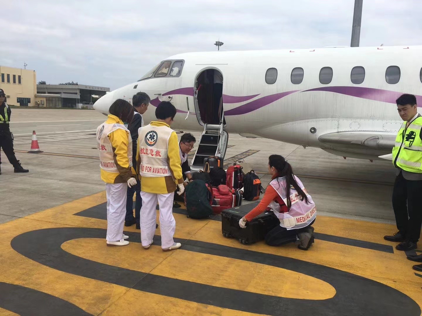 新宾香港出入境救护车出租